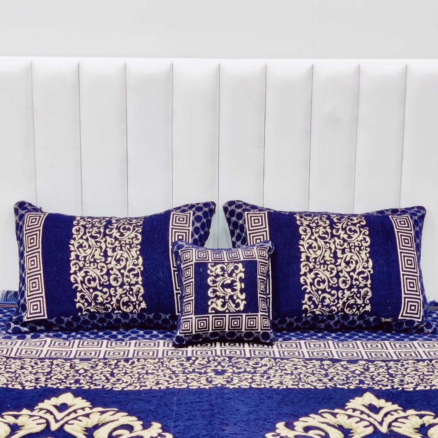 4 Pcs Velvet Jacquard Bedsheet v1.d4