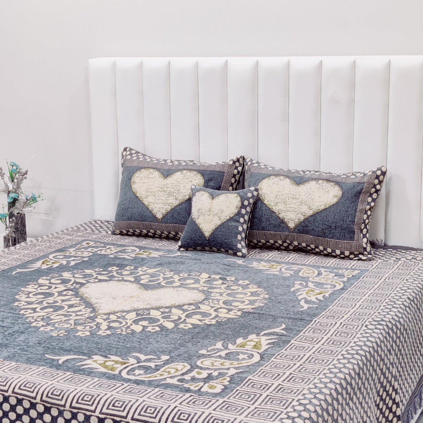 4 Pcs Velvet Jacquard Bedsheet v2.d4