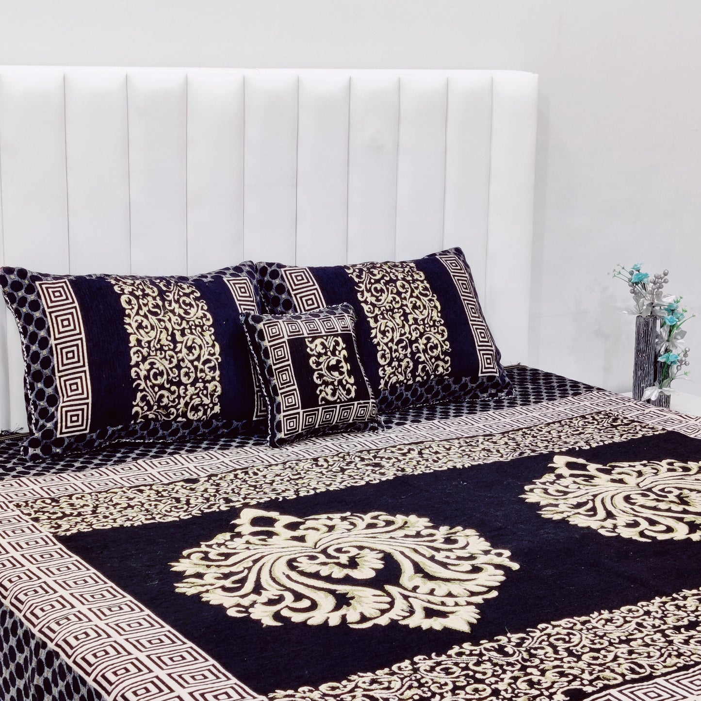 4 Pcs Velvet Jacquard Bedsheet v1.d1